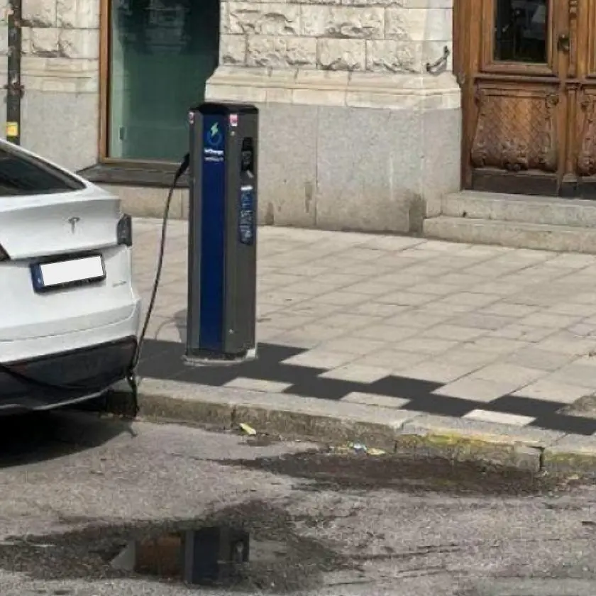 Curb Charging for EVs - solution